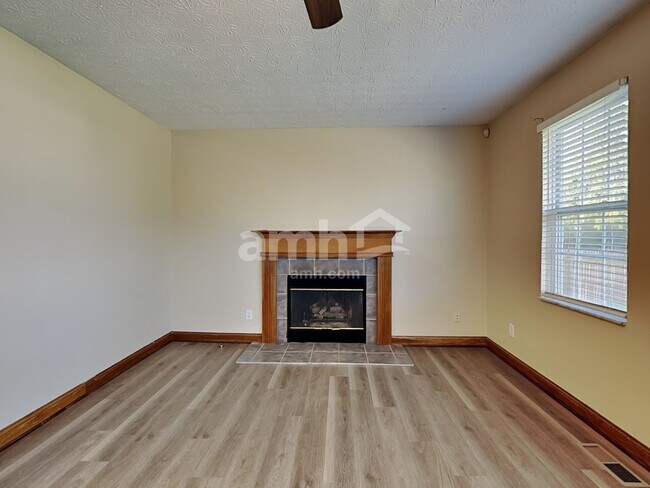 Building Photo - 383 Clifden Ct