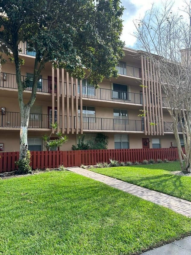 370 NW 76th Ave Unit 203, Margate, FL 33063 Condo for Rent in Margate