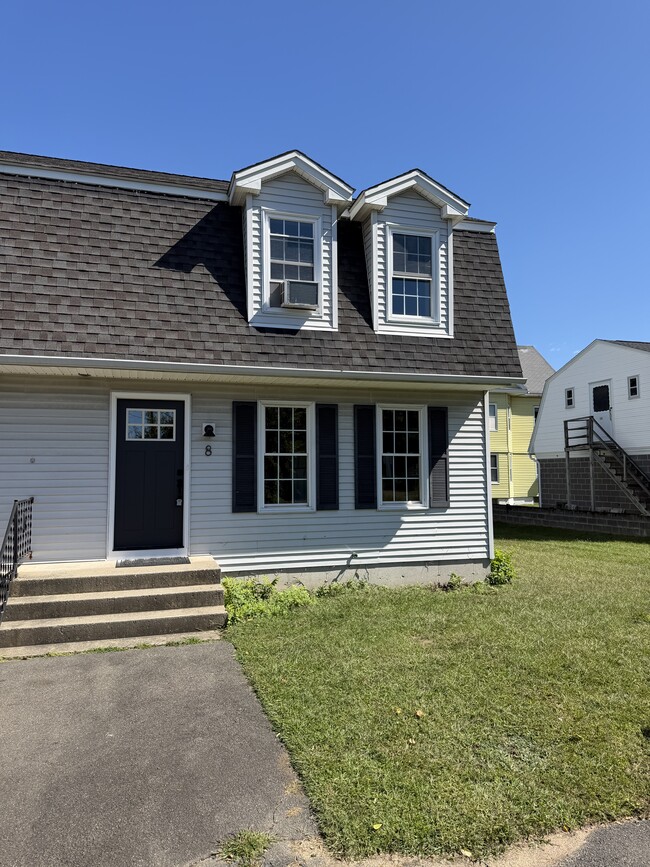 Building Photo - 8 Daviau Dr