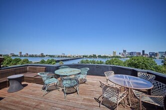 Building Photo - 458 Beacon St