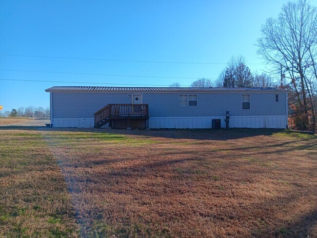 Building Photo - AVAILABLE NOW!