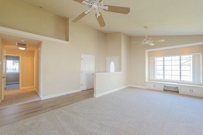 Foto del edificio - PURE Property Management Presents: Well-maintained 3-bedroom, 2-bath home in Cloverdale!