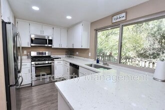 Building Photo - 6913 Navarro Ct
