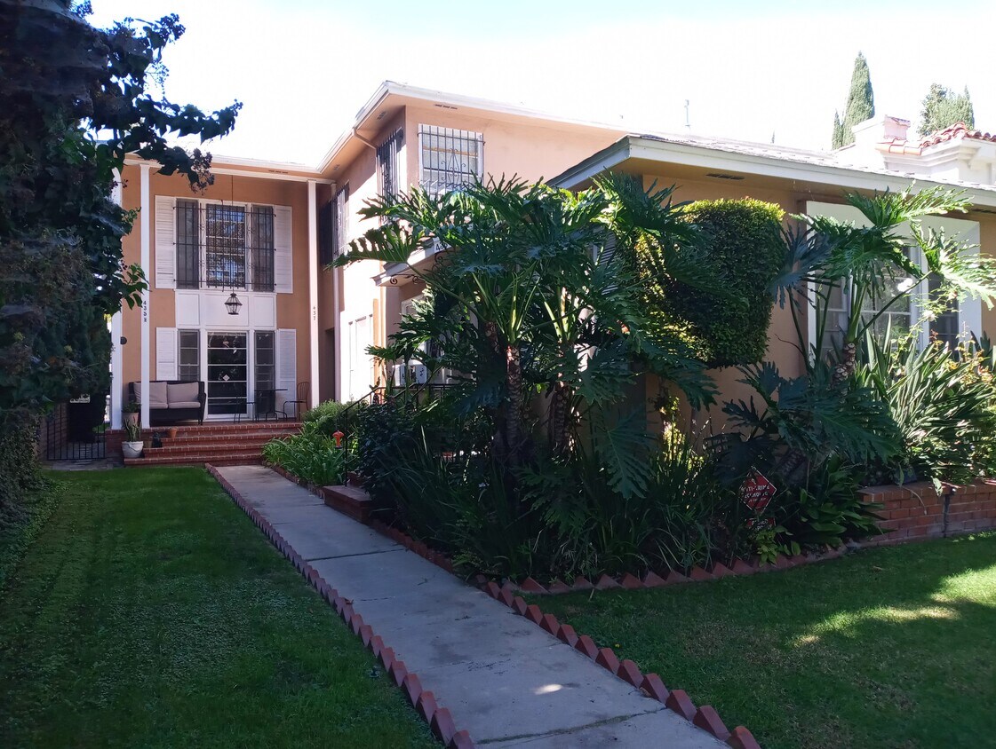 437 S Oakhurst Dr Unit 437, Beverly Hills, CA 90212 Apartments in