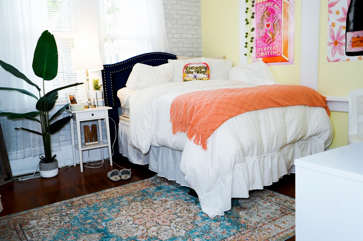 Foto principal - Grid House for rent! Half block form campu...