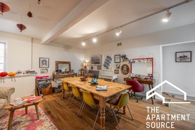 Building Photo - 4 bedroom in Chicago IL 60642