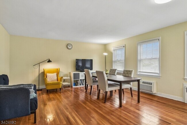 Building Photo - 176 Millburn Ave