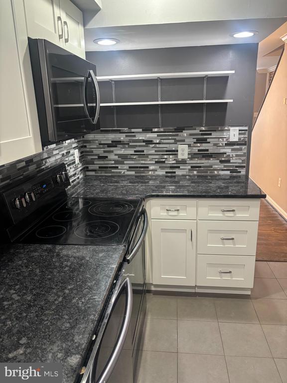 Building Photo - 108 N Madeira St