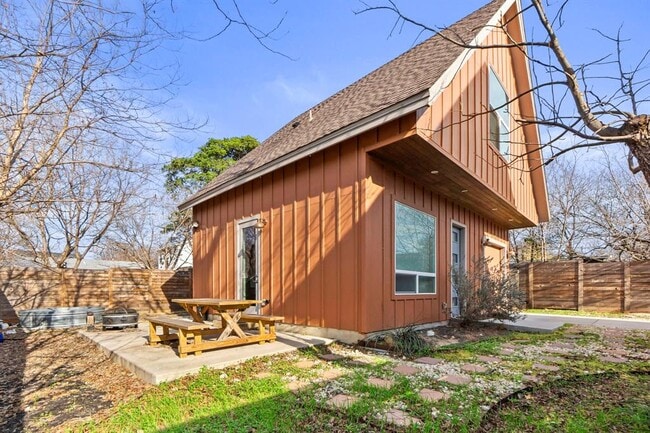 Building Photo - 4706 Santa Anna St