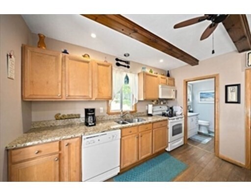 Building Photo - 20 Phillips St