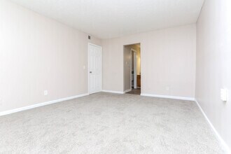 2BR, 2BA - 1,000 SF - Bedroom - Newberry Parc