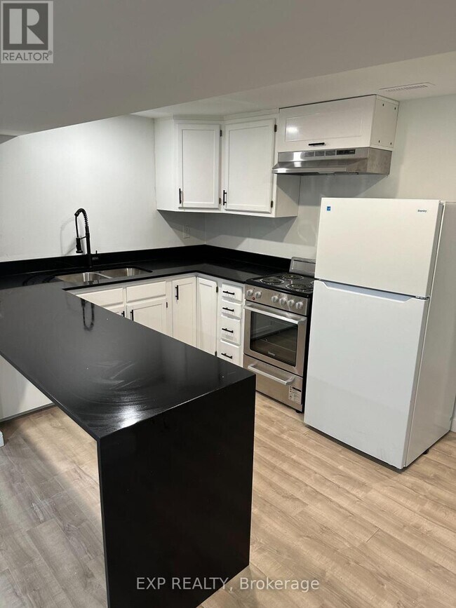 Photo du bâtiment - 90 Commercial St