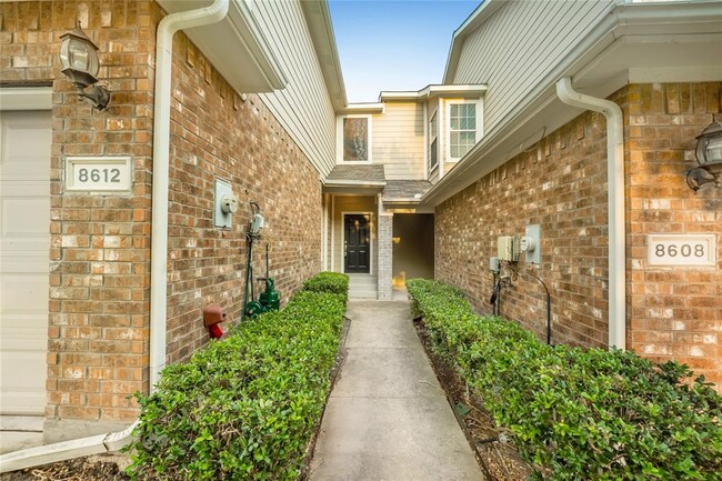 Foto del edificio - 8612 Hunters Trace Ln