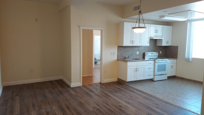 Building Photo - 1325 Venice Blvd