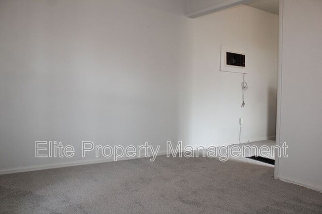 Building Photo - 315 E City Center Dr