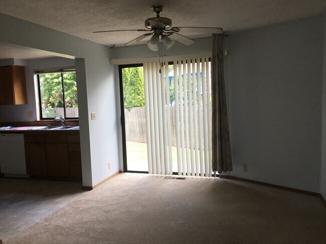 Foto del edificio - $500 off second months rent if rented by 1...