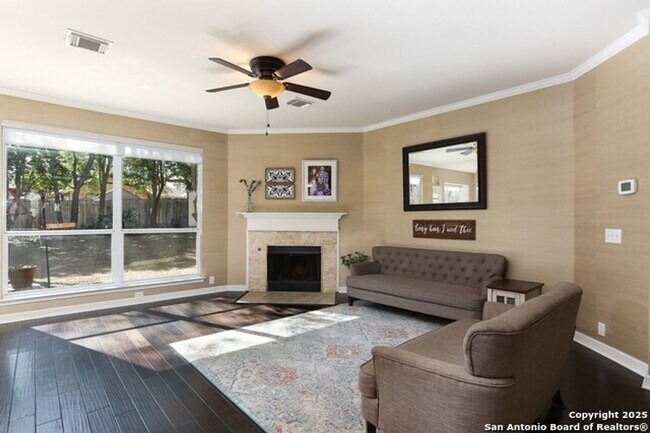 Building Photo - Charming 5-Bedroom Home for Rent in Gated ...