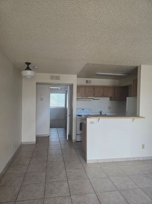 Building Photo - 3525 E 3rd St