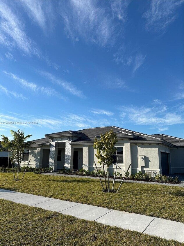 16931 SW 289th St, Homestead, FL 33033 Room for Rent in Homestead, FL