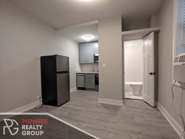 Foto del edificio - 515 W Belmont Ave
