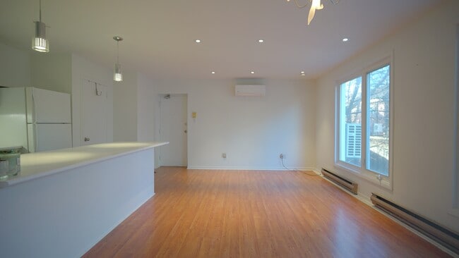 Building Photo - 2064-2064 Queen St E