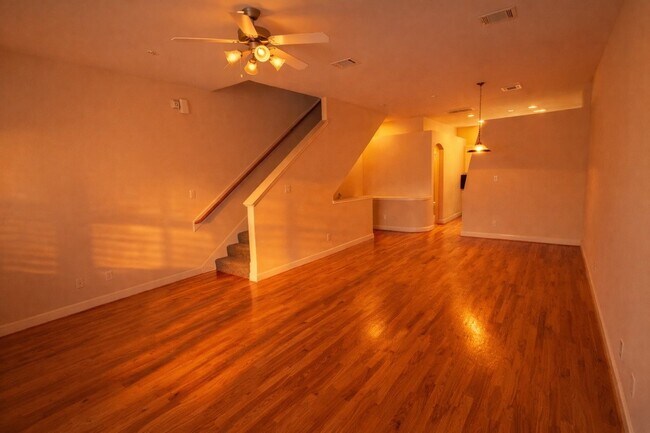 Foto del edificio - 2710 Hullsmith Dr