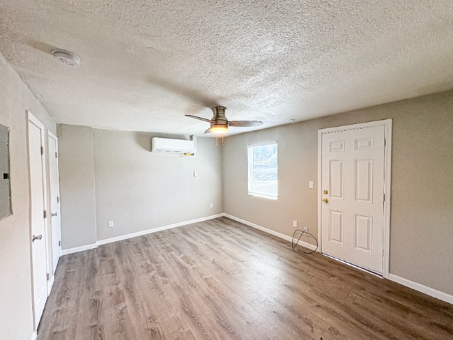 Building Photo - 1110 E Highland Ave