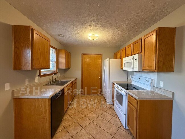 Building Photo - 4027 W Mesa St