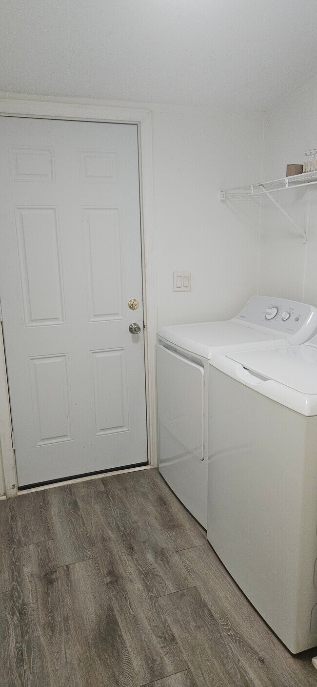 Foto del edificio - 2541 Holly Hill Grove Rd 1