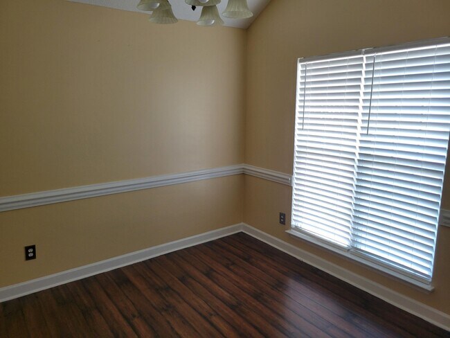 Foto del edificio - 3393 Thames Pl