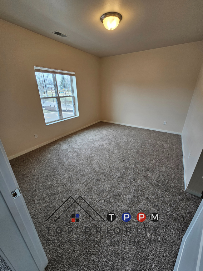 Building Photo - 2 Bedroom | 1 Bathroom Apartment in Cedar ...
