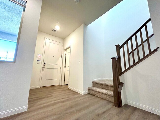 Building Photo - Brand new Townhome!   Summerlin Grand Park Village