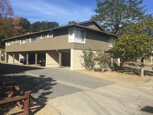 Building Photo - Farm Hill Apartments