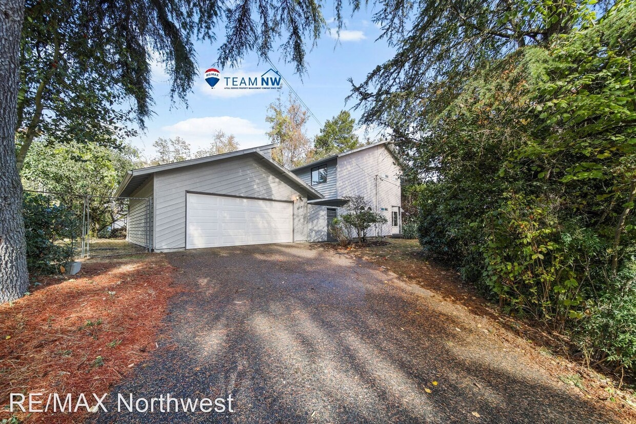 3 br, 2.5 bath House 220 B St SW House Rental in Tumwater, WA