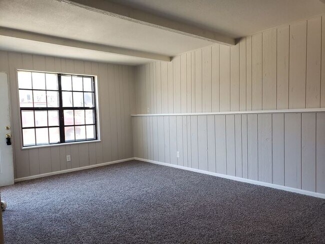 Building Photo - 7014 Woodson Rd