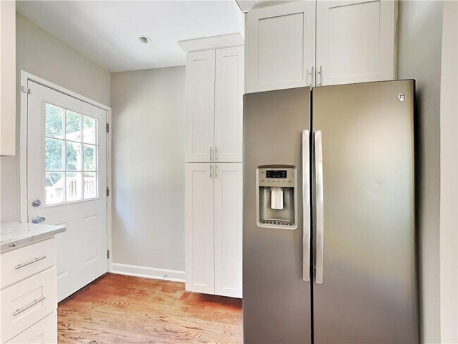 Building Photo - 967 Lindbergh Drive NE