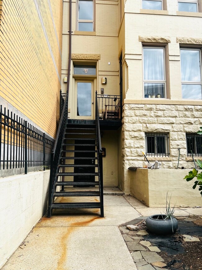 Building Photo - 1305 Clifton St NW