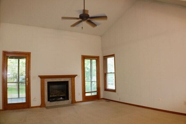 Foto del edificio - $2,050 | 4 Bedroom, 2 Bathroom Town Home |...