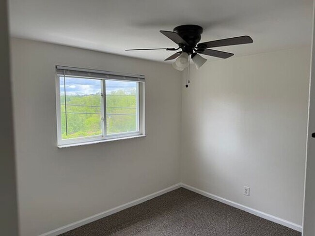 Foto del edificio - 3548 Brinway Dr