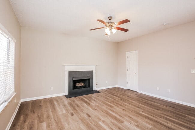 Building Photo - 2457 Briar Knoll Rd
