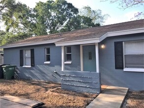 Building Photo - 3909 W Pearl Ave