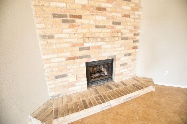 Building Photo - 7011 Zapata Dr