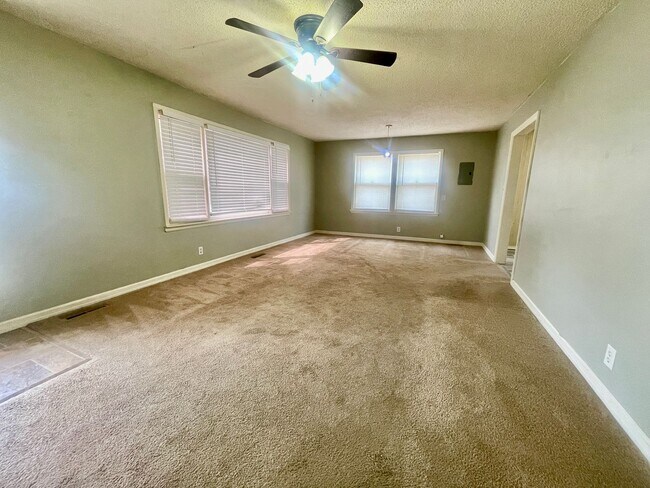 Building Photo - 1710 South Ave