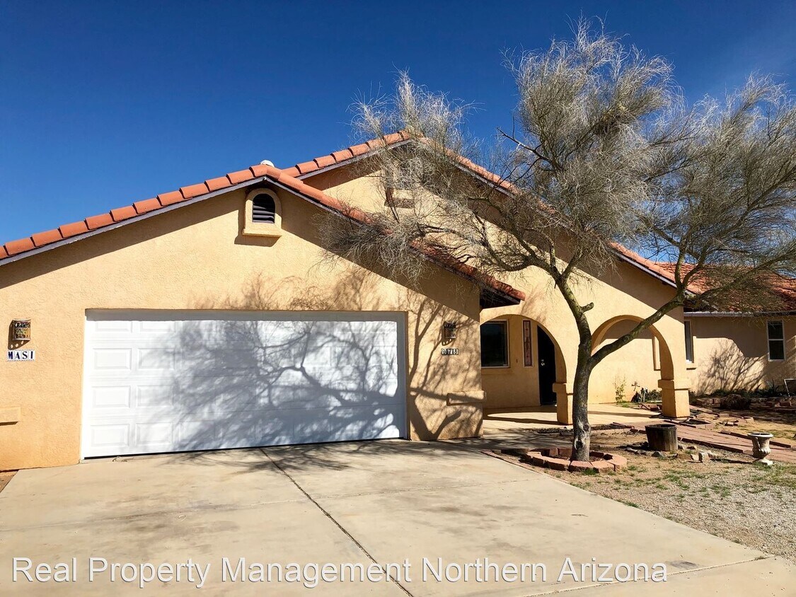 Foto principal - 3 br, 1.5 bath House - 978 S. San Pedro Rd.