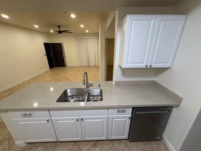 Foto del edificio - 24909 Madison Ave