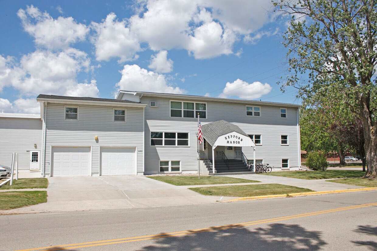 Kepford Manor - 927 5th St S
