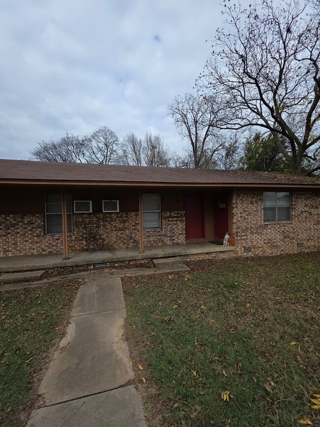 Building Photo - 218 Sequoyah Way