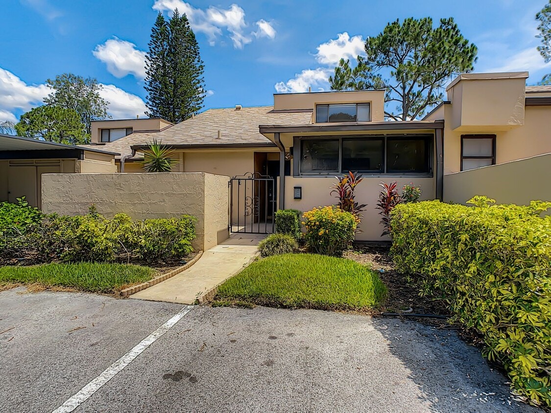 RARE 3 BEDROOM/ 2 BATH IN THE HIGHLY DESIR... - RARE 3 BEDROOM/ 2 BATH IN THE HIGHLY DESIR...