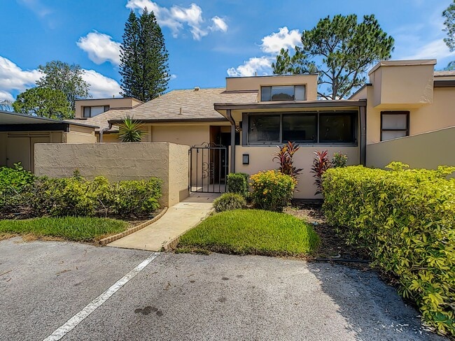 RARE 3 BEDROOM/ 2 BATH IN THE HIGHLY DESIR... - RARE 3 BEDROOM/ 2 BATH IN THE HIGHLY DESIR... House
