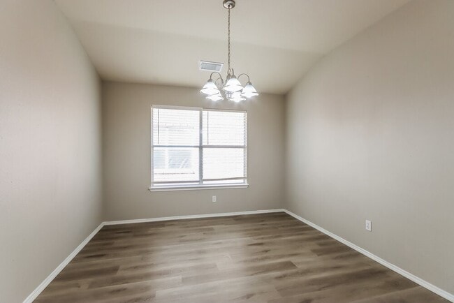 Building Photo - 214 Kestrel Ln